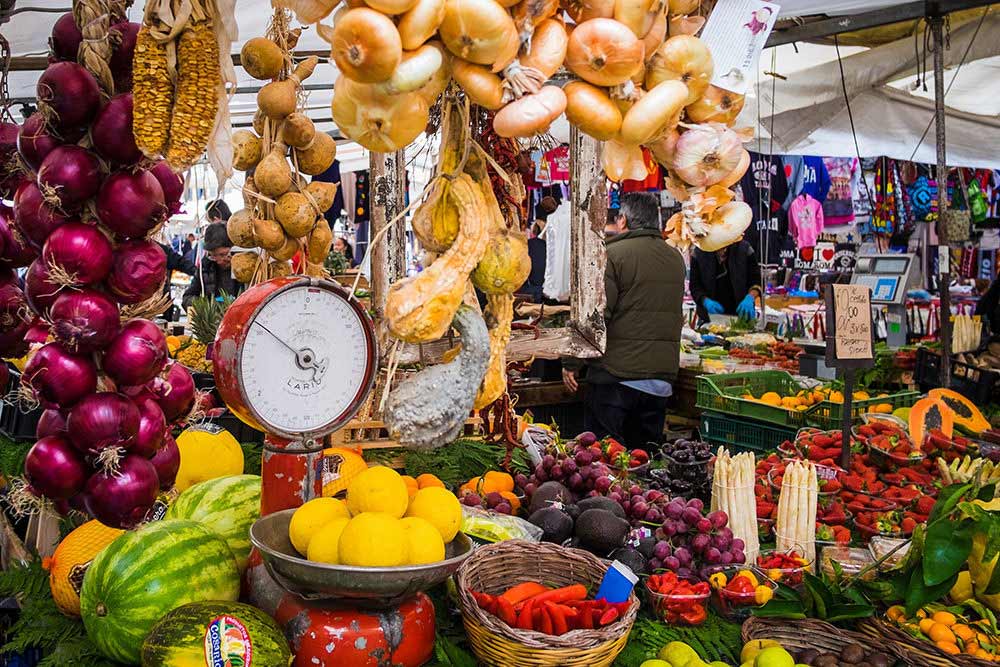 Absolute Italy - Customizing Italian Travel- Fruit and Vegetables in Rome market